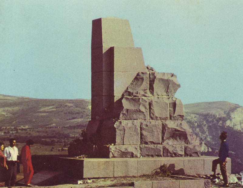 Крым, Большая Ялта. Памятник ялтинским партизанам.